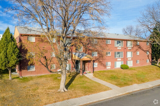 Primary Photo - Townview Plaza Apartments