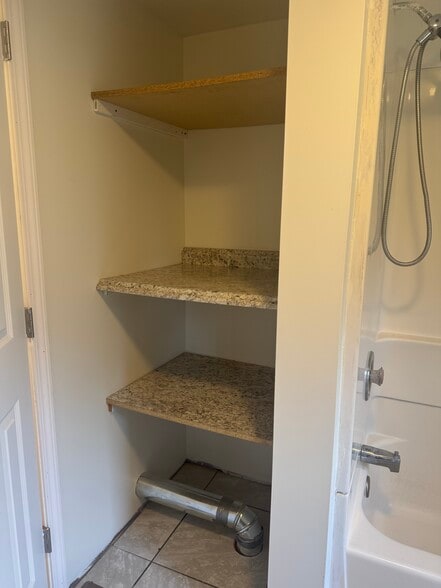 Building Photo - 7235 Henrietta Rd