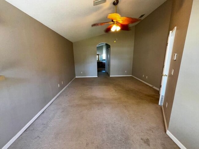 Building Photo - Timber Isle 4 bedroom home 2 bath home on a corner lot with New Kitchen Appliances!