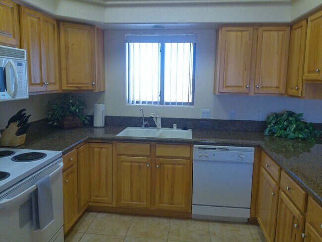 Building Photo - Winter Rental Available October-April 2026