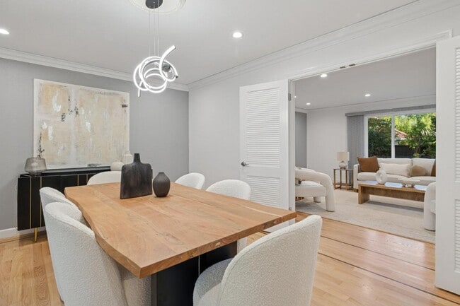 Building Photo - 243 Selby Ln