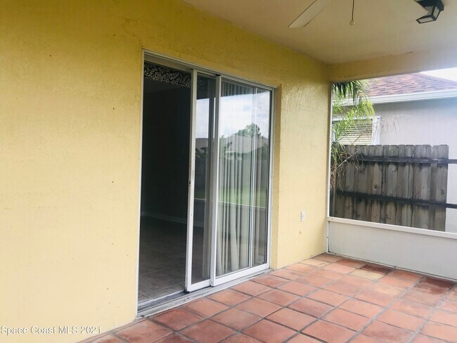 Building Photo - 2824 Maderia Cir