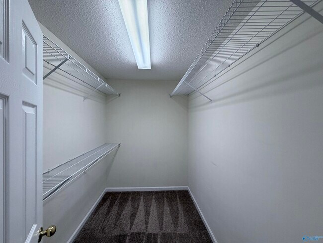 Building Photo - 2813 Willowick Tr SE