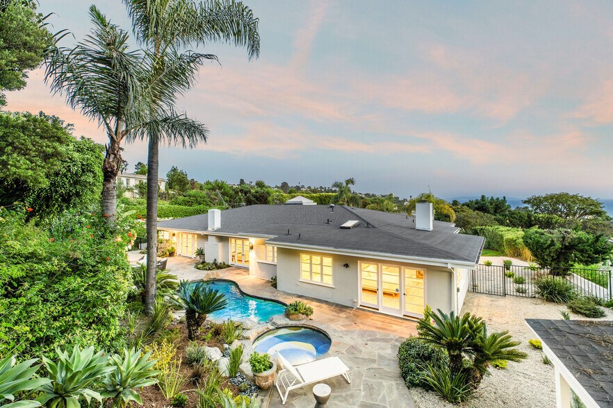 Building Photo - 341 Surfview Dr