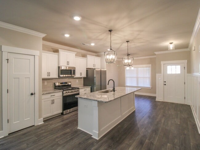 Building Photo - LIKE NEW Home in Natures Cove West in Athe...