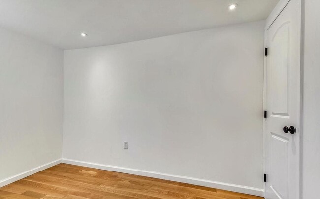 Building Photo - 3422 Roland Ave