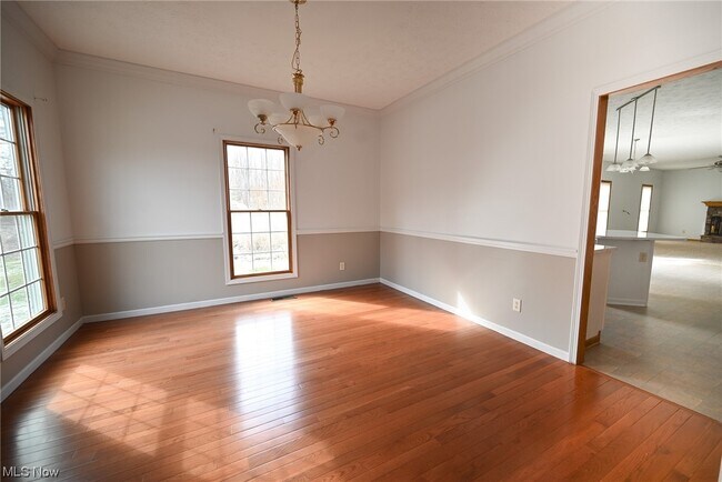Building Photo - 320 Chadwick Dr