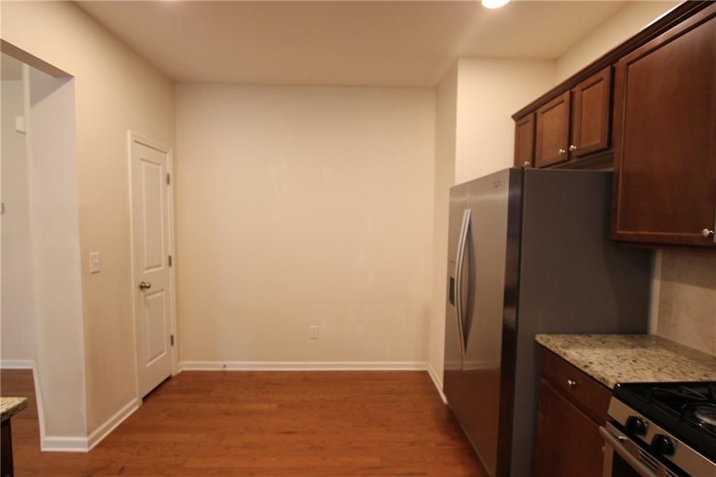 Building Photo - 2132 Greencrest Cir