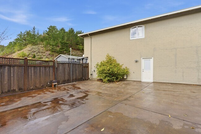 Building Photo - Exceptional Home in the Back of the Valley, Pacifica