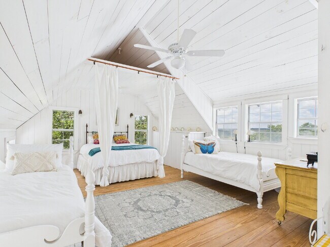 Building Photo - Hunting Retreat with 40 acre Yard