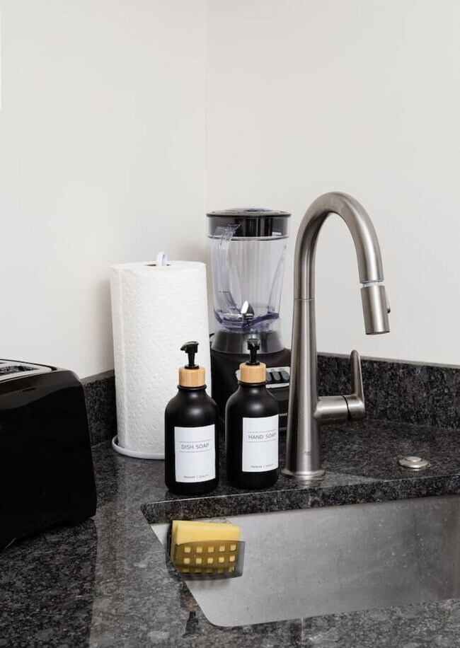 Building Photo - 2721 W Congress Pkwy