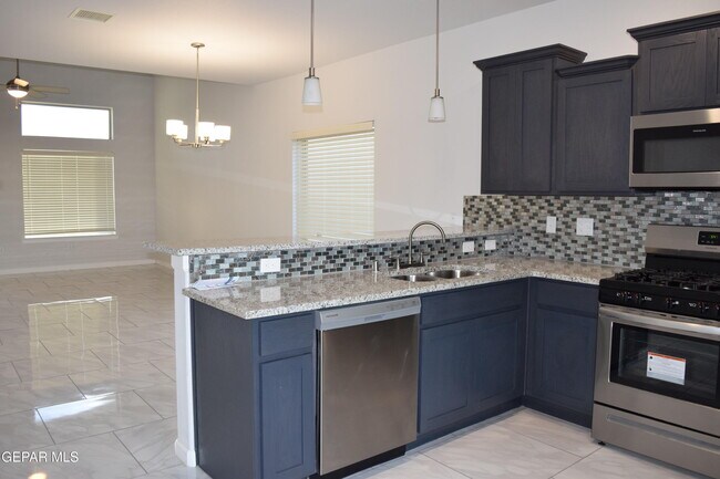 Building Photo - 1103 Nickel Hl Ave