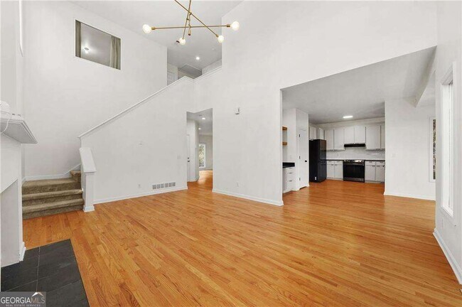 Building Photo - 1086 Pine Grove Ave NE