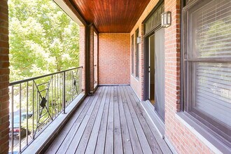 Building Photo - 3829 N Southport Ave