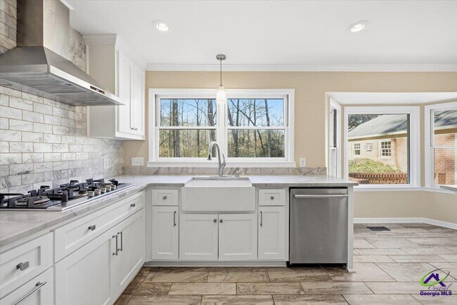 Building Photo - 5056 Wellington Dr