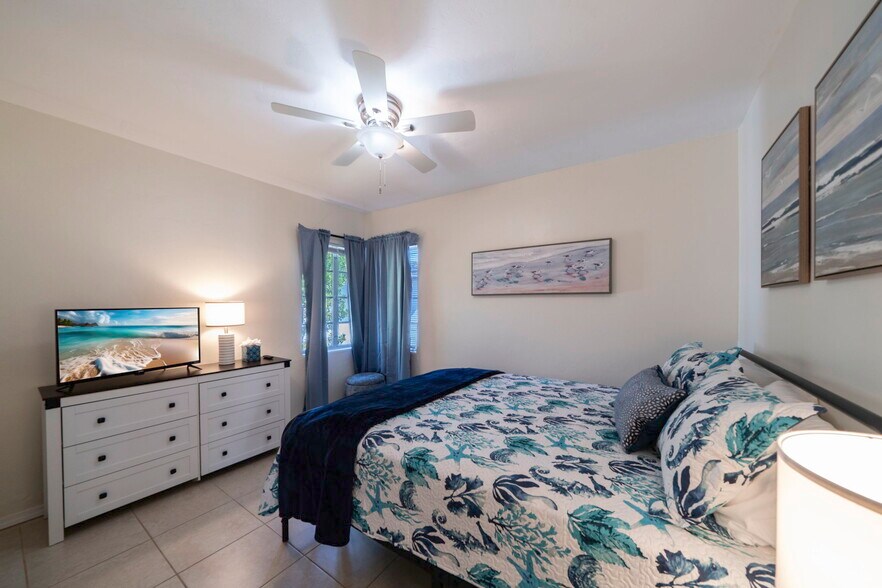 Building Photo - 4464 E Riverside Dr