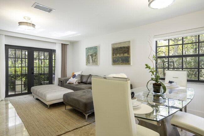 Building Photo - 576 Westree Ln