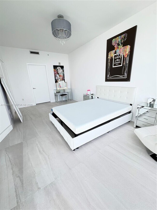 Building Photo - 2900 NE 7th Ave