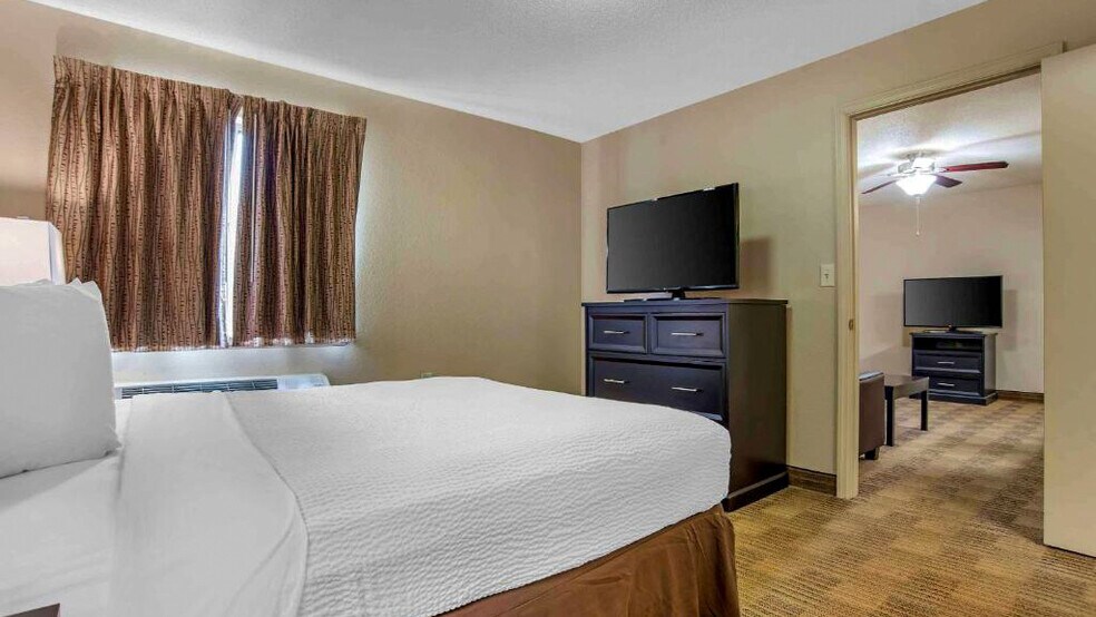 Building Photo - 5830 Westpark Dr