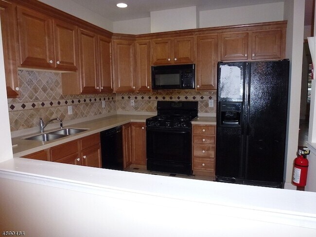 Building Photo - 223 Emily Pl