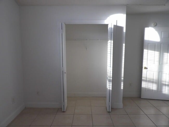 Building Photo - 5040 Capulet Cir