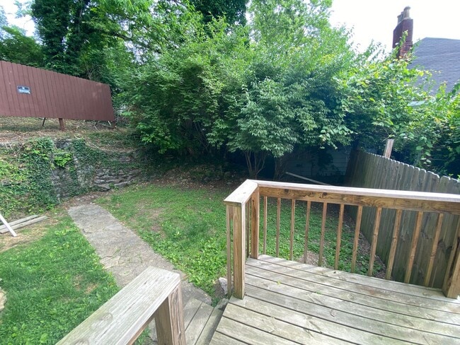 Building Photo - Large Home in Park Hills