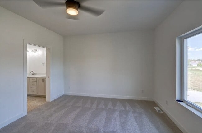 Building Photo - 801 Vineyard Ct