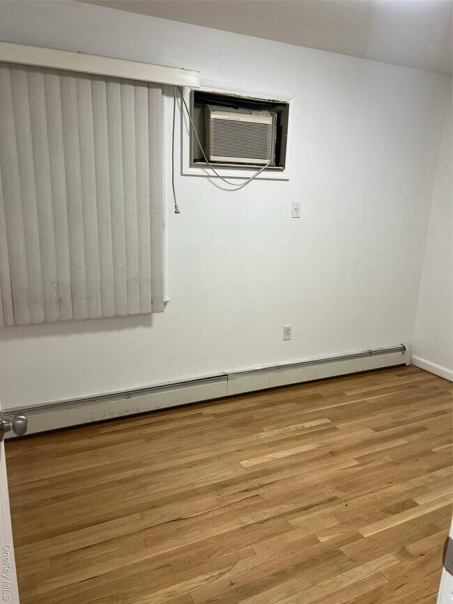 Building Photo - 196-54 44th Ave