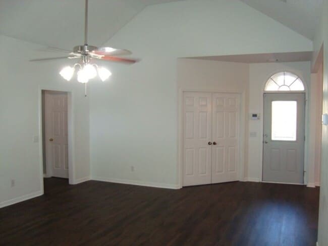 Building Photo - Ready to Rent!