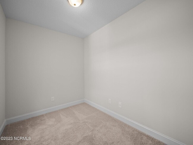 Building Photo - 209 Verrazzano Ln
