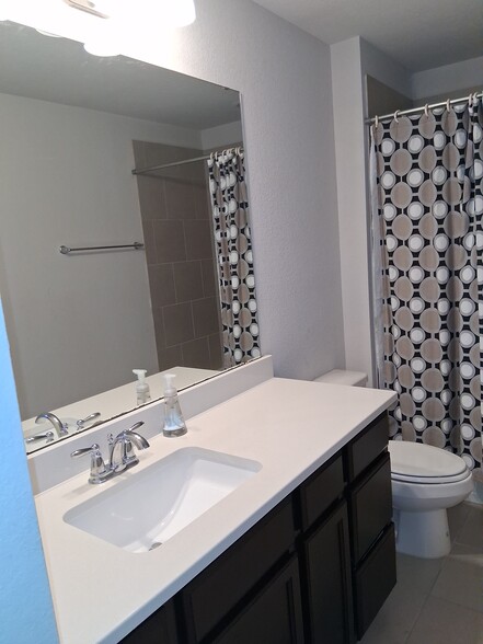 Building Photo - 6307 Southern Cross Dr