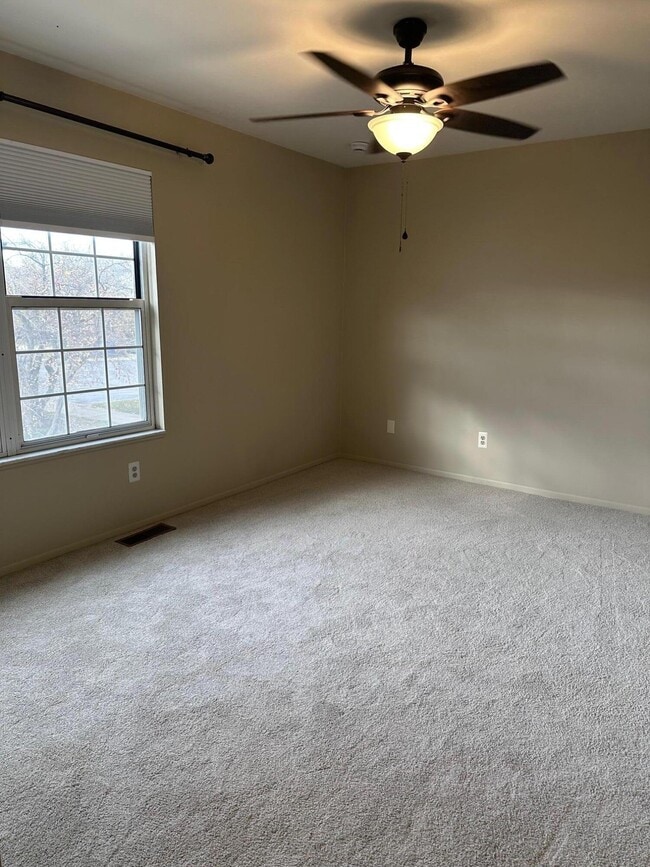 Building Photo - 3456 Burbank Dr