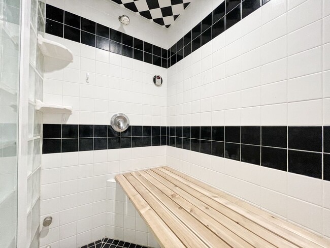 Building Photo - Dog Friendly 2/2 Kailua Duplex with one off-street parking!