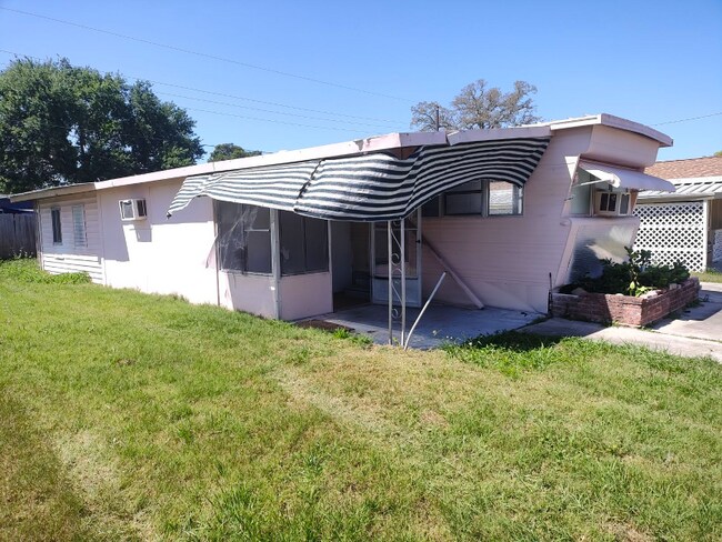 Building Photo - 2051 Pleasure Dr