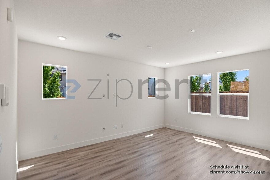 Building Photo - 24771 Manzanita Dr