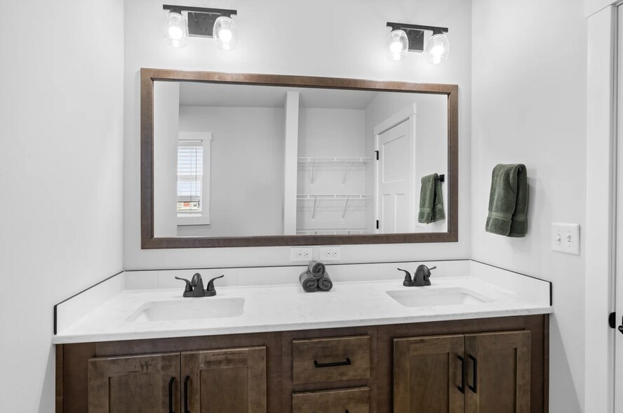 Building Photo - 3130 W Laux Dr