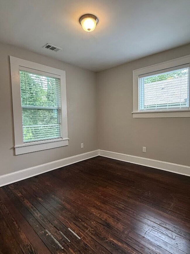 Building Photo - 3 Bed 1 bath in Atlanta!