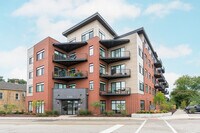 Building Photo - 440 Green Bay Rd