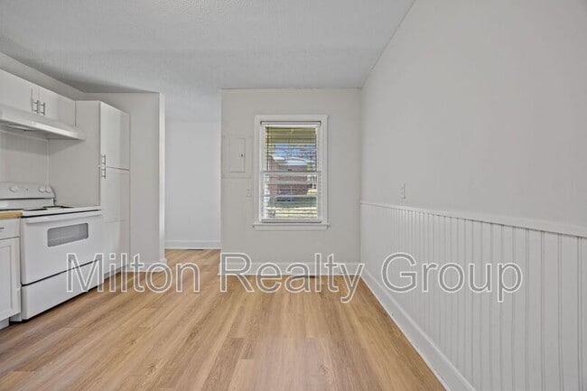 Building Photo - 1206 S 9th St