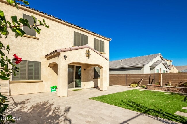 Building Photo - 9567 W Robin Ln