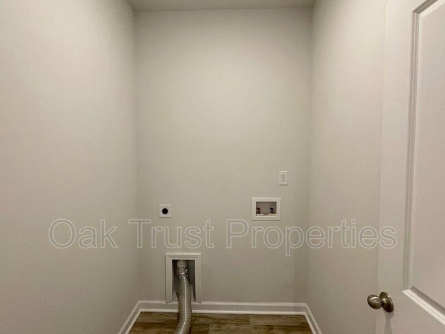 Building Photo - 217 Lapping Waters Dr