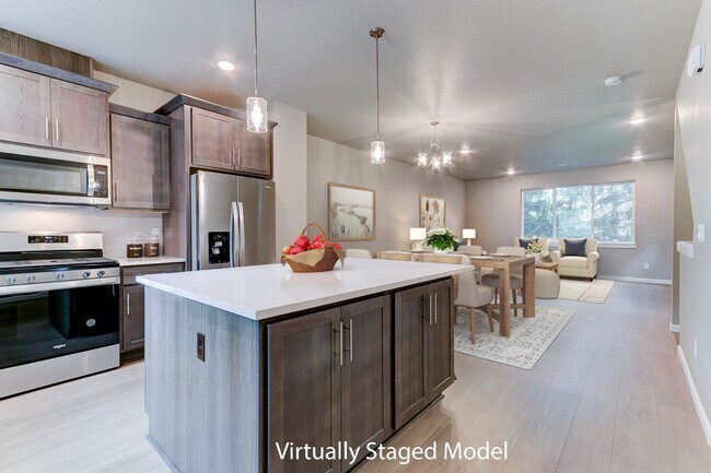 Building Photo - Beautiful Newer Construction Home! 3 Maste...