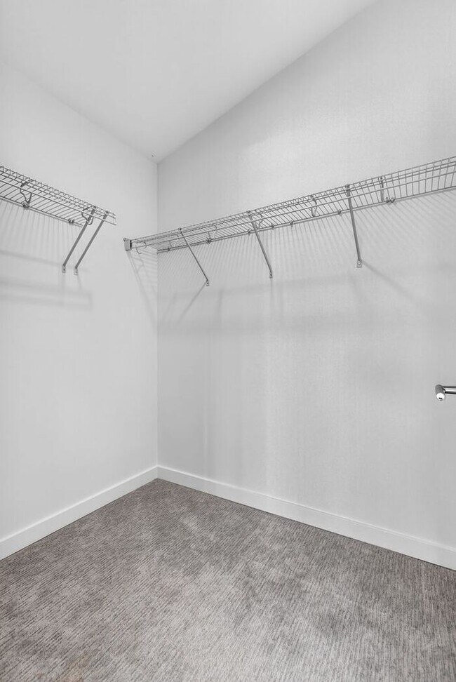 Building Photo - ULTRA-MODERN Air Conditioned Townhome in Beacon Hill (1st Month Free)