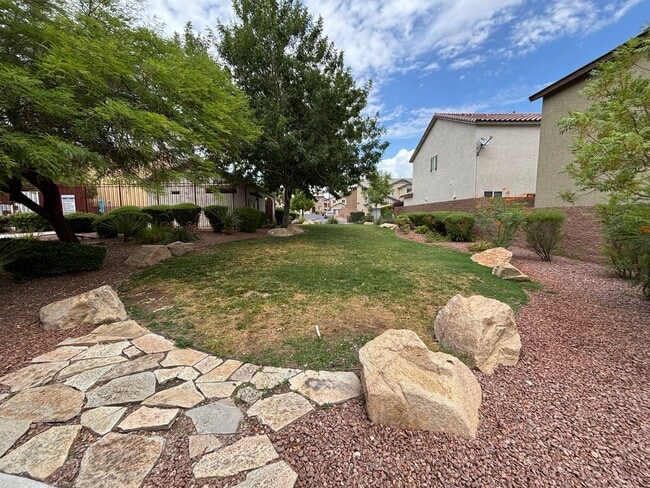 Building Photo - Elegant 3Bed/3Bath Home with Loft in the P...