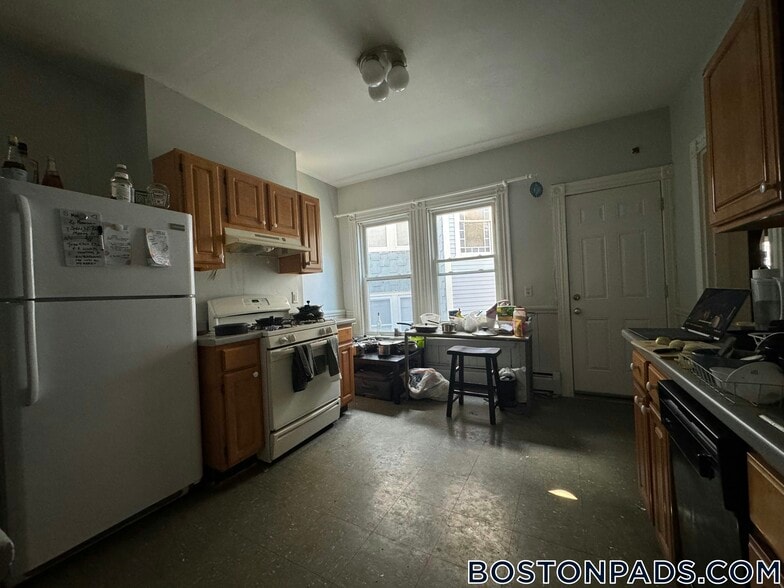 Building Photo - 140 Calumet St