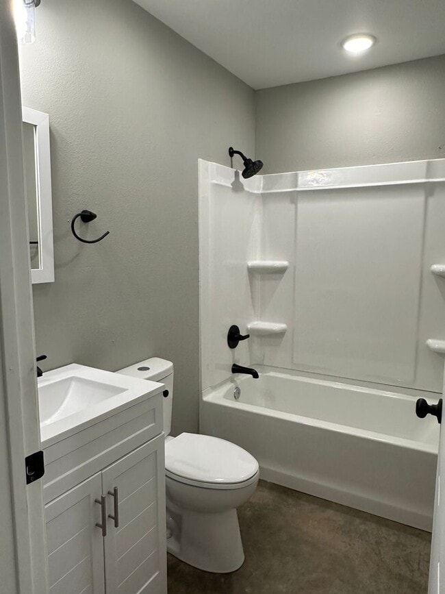 Building Photo - 120-122 S Pearl Duplex