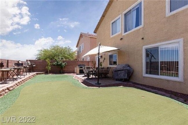 Building Photo - Must see 2 story 4 bed/3 bath home in the heart of SUMMERLIN