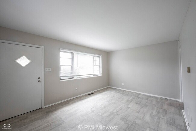 Building Photo - 5820 Grandview Dr