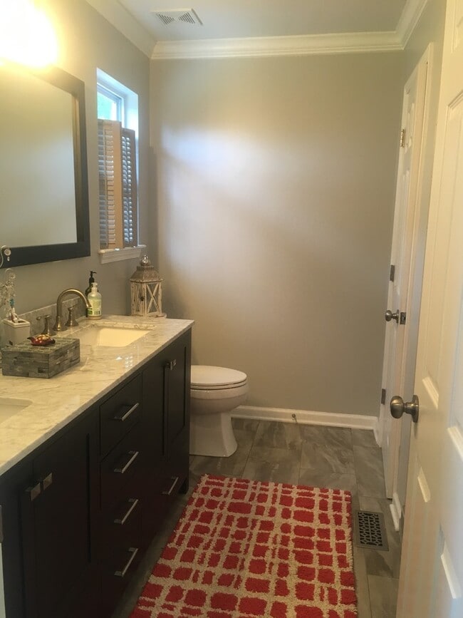 Building Photo - Beautiful 3Bd/2.5 Bath Goshen Woods Property