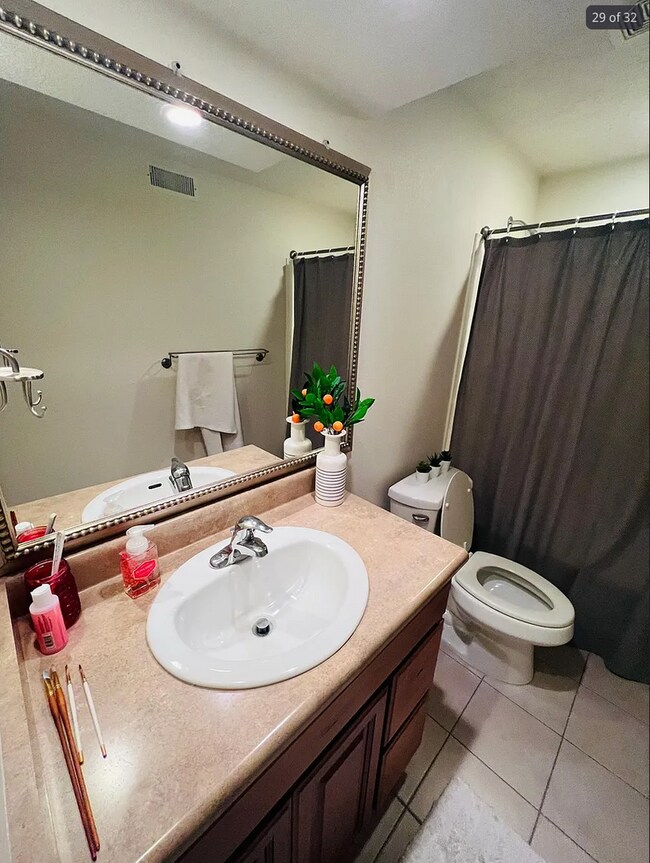 Building Photo - Spacious End-Row Townhome